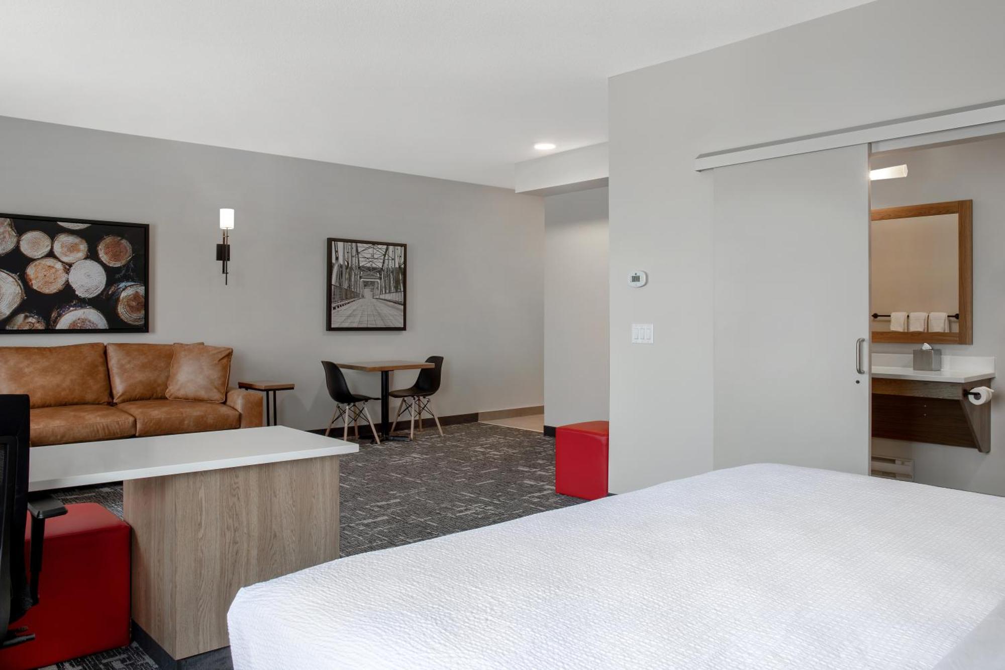 Hotel Ramada By Wyndham Cochrane Exterior foto